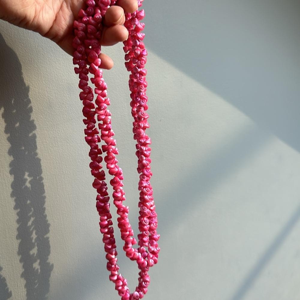 Hot Pink Shinning Shell Necklace - Picture 4 of 7
